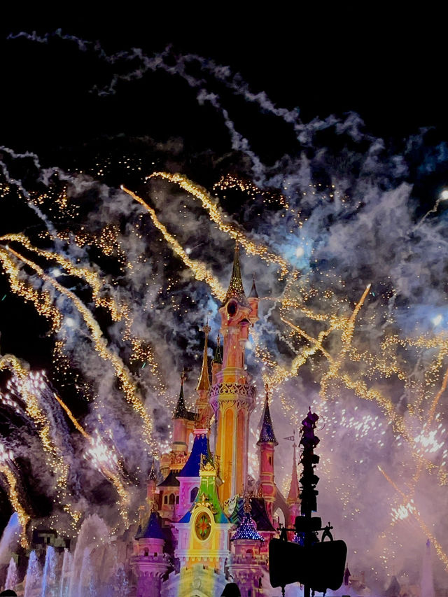 Feel the magic in Disneyland Paris!
