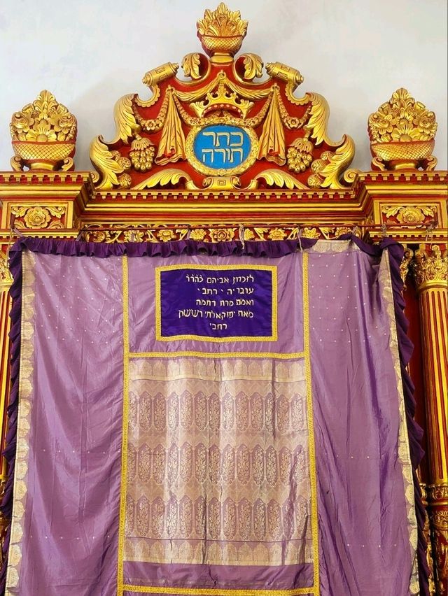Cochin Synagogue: A Colorful Step Back in Time!