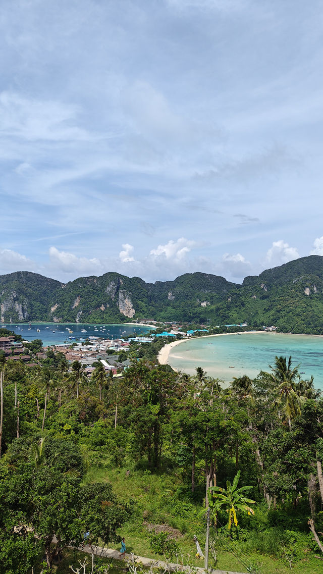 Phi Phi Viewpoint Hike – The Most Iconic View in Thailand 🌴⛰️