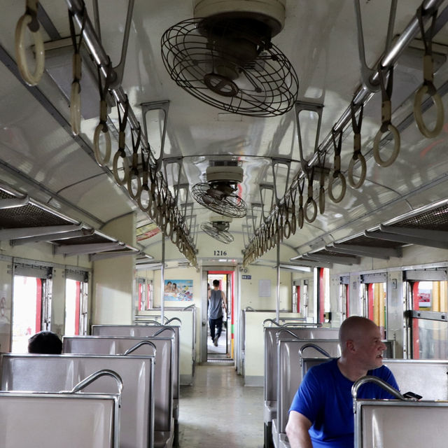 Thailand🇹🇭A Day Trip to Maeklong Railway Market: A Unique Experience! 🚂