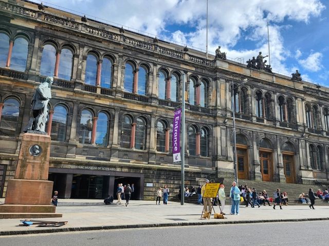 Edinburgh: Magic, History, and Vibes
