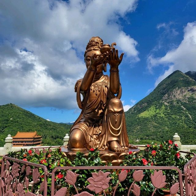 🌟 Discover the Majesty of the Big Buddha in Hong Kong! 🇭🇰🧘‍♂️