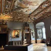 湖に浮かぶような宮殿、フレデリクスボー城