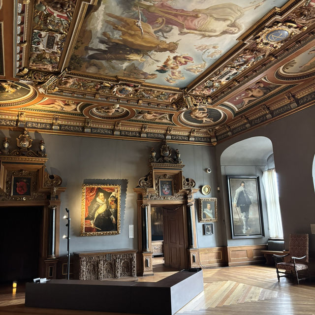 湖に浮かぶような宮殿、フレデリクスボー城 湖に浮かぶような宮殿、フレデリクスボー城