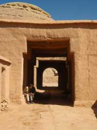 황금의 모래와 그림자의 도시, 룩소르 