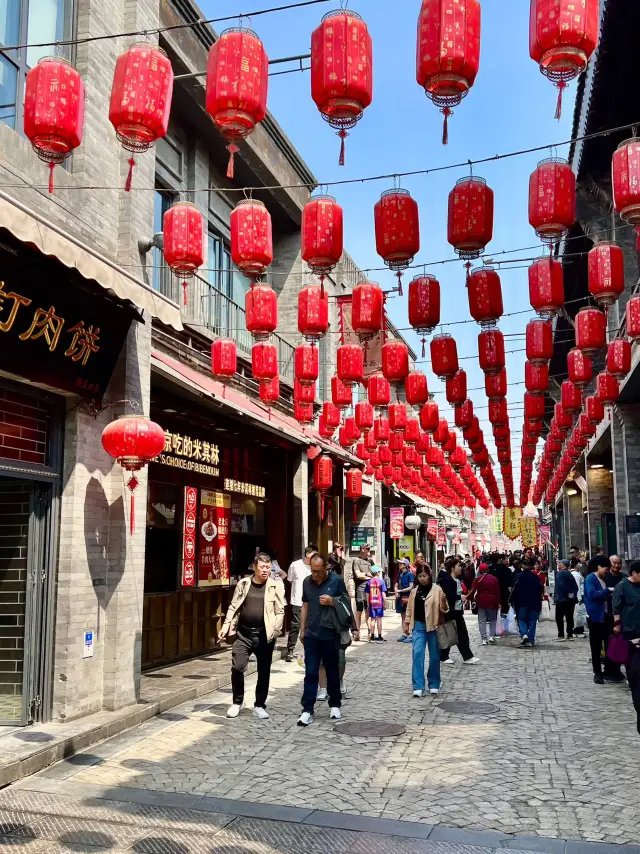 Улица Цяньмэнь (Qianmen Dajie, 前门大街) в Пекине
