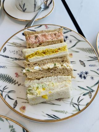 Afternoon tea with Prosecco!🥂🥂
 #afternoontea #ukfoodie 
The Runnymede on Thames Hotel.
We had afternoon tea booked here on a Saturday. Parking was easy in their large carpark. Reception was polite when asked where to find the restaurant area. And we were guided to our table by a pleasant waitress, (although as usual with many restaurants, we had to ask to sit where we wanted and not where she wanted right next to a crowded table.) 
The main restaurant was at the rear of the hotel and was large and airy with a mezzanine floor along the mid section and a huge glass wall looking out into the Thames river along the rear facing elevation. One could also sit out there on the veranda under big umbrellas and also order food from an outside food bar that was doing barbecue chicken at that time. 
Our table was inside next to the glass door leading out but this wasn’t a problem. 
The tea and cakes, when they finally arrived, were very good quality, all looked freshly hand made and extremely delicious. But we found that the service was very slow and we had to constantly try getting the waitress’s attention. 
We also should have had two glasses of prosecco with the food when it arrived but again had to get the waitress to bring it over after another wait as they had forgotten it. 
Before leaving, the waitress just did not come to our table at all to show us the bill, forcing us to get up and start walking out. When we finally caught her at the exit to the restaurant, we asked what there was to pay, but she said that as we were using a voucher, it had already been taken care of. But it would’ve been nice to have been told this at the table, and also to have been asked if everything was ok with the food after starting. So no tip for her! 
All in all; clean, airy restaurant, lovely riverside location, polite staff and great food. But, spoilt by lack of decent table service!