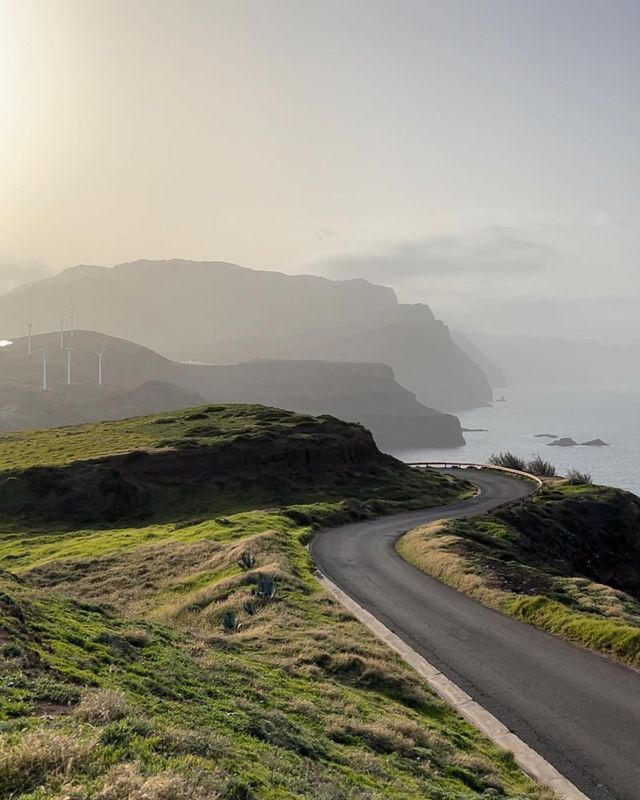 PR1 Hiking Trail: A Visual Journey from Pico do Arieiro to Pico Ruivo ⛰️