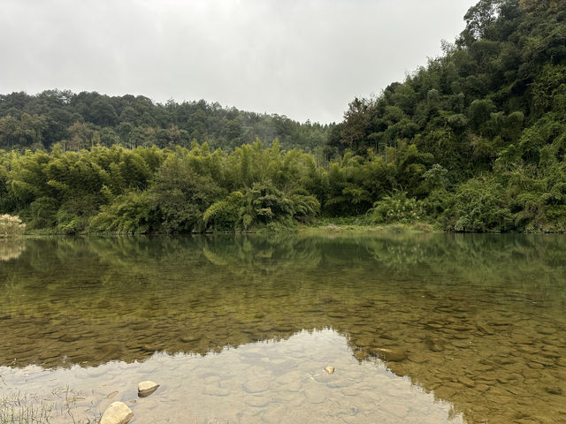 深渡水瑶族鄉是廣東七個少數民族自治鄉之一，這裡的自然生態環境原始，負離子含量高，空氣清新