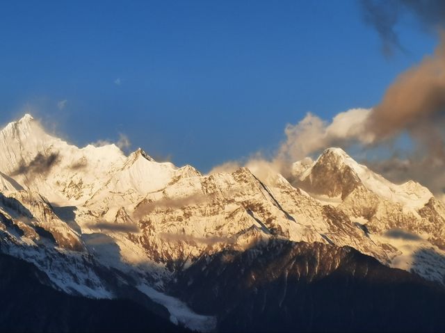 看日照金山，飛來寺or霧濃頂？