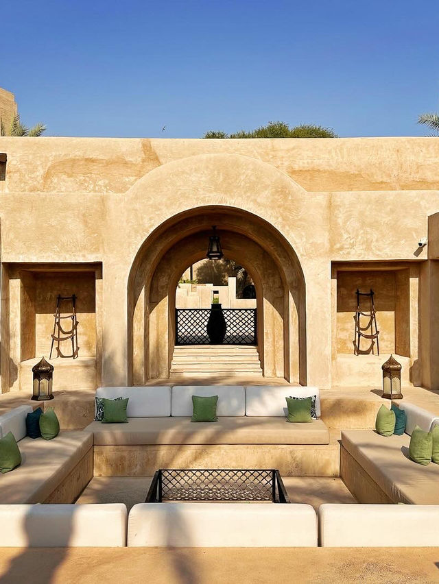 來迪拜旅行，當然要來這座沙漠裡的古堡～享受一場完美的假日時光