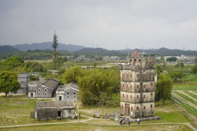 In the Kaiping Diaolou, one wonders what kind of evening it is