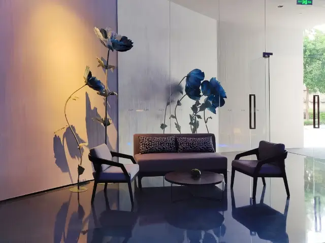 eLong Hotel (HUA Shenzhen Bay Store): Modern design, bay area scenery