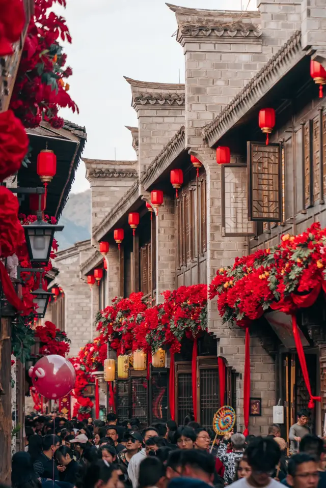 Ziyang Street in Taizhou is just too festive