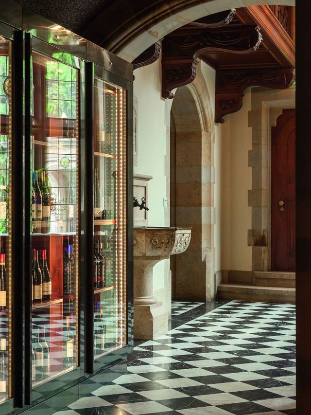🏰✨ Enchanting Frankfurt Castle Stay: Schlosshotel Kronberg