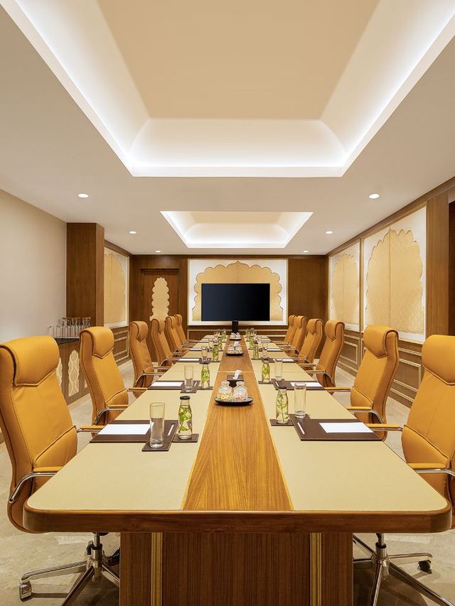 🌟✨ Kanchipuram's Royal Retreat: Unwind in Style 🏰✨