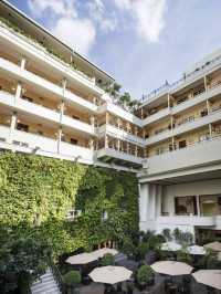 🌟 Unwind in Ho Chi Minh's Historic Rex Hotel 🌆✨