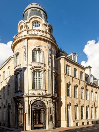 🌟 Antwerp's Gem: Sapphire House Hotel Review 🌟