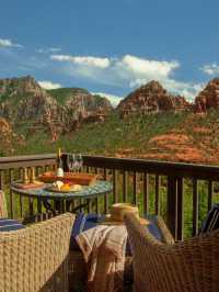 🌄✨ Sedona's Serene Stay: Top Hotel Spotlight! 🏨