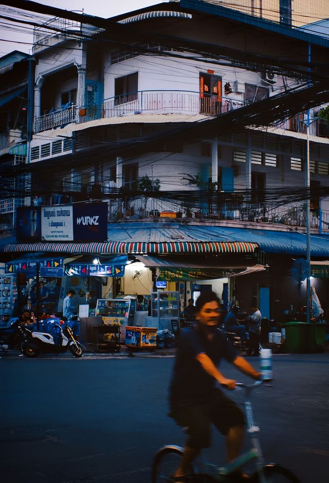 Phnom Penh, Cambodia Night Market 📷 Discovering the street flavors in the city