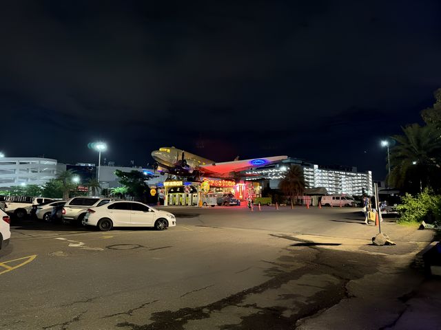席那卡琳火車夜市：曼谷最好逛的復古夜市非此莫屬。