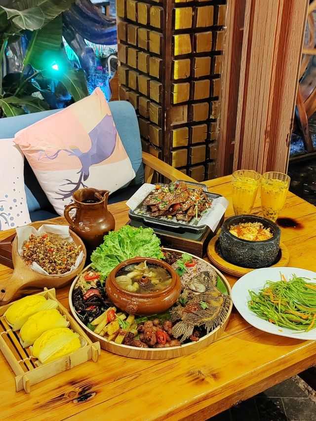 束河古鎮的花園餐廳超美！味道一流！