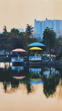 《秀峰公園：益陽的璀璨明珠》