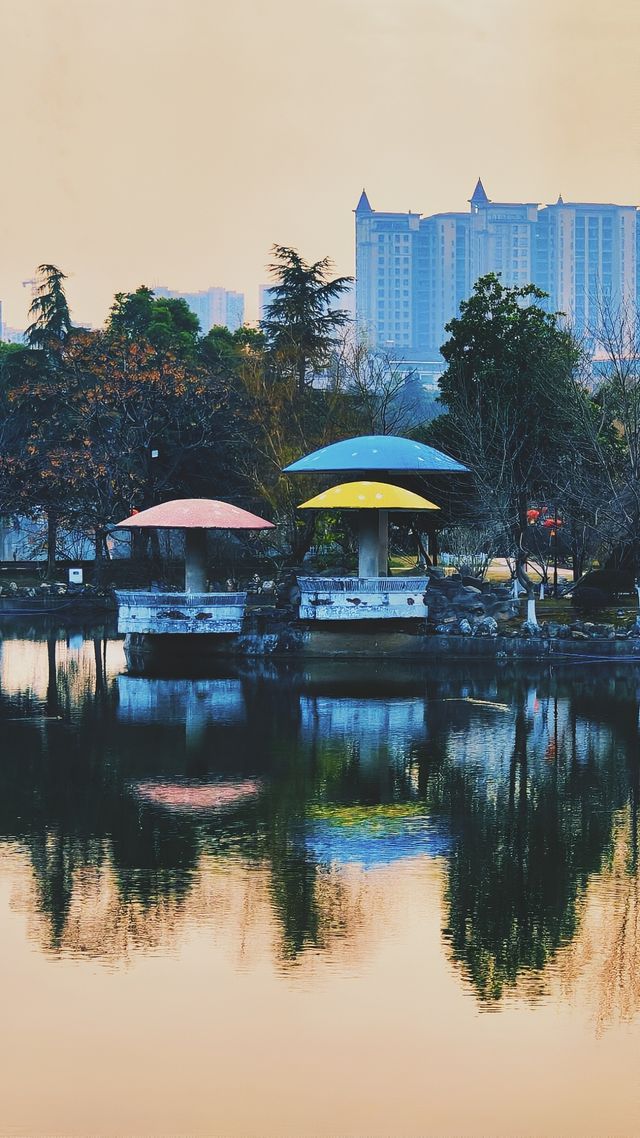 《秀峰公園：益陽的璀璨明珠》