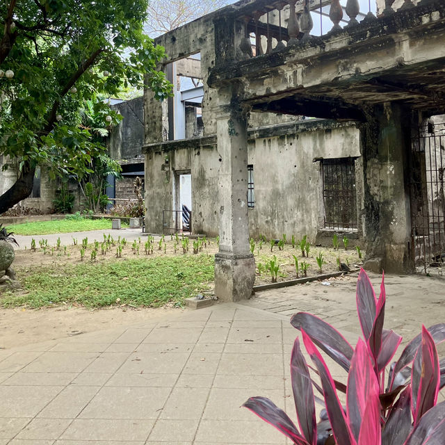 Fort Santiago: Enjoy Beauty Growing through Ancient Ruins!