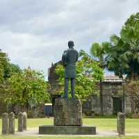 Fort Santiago: Enjoy Beauty Growing through Ancient Ruins!