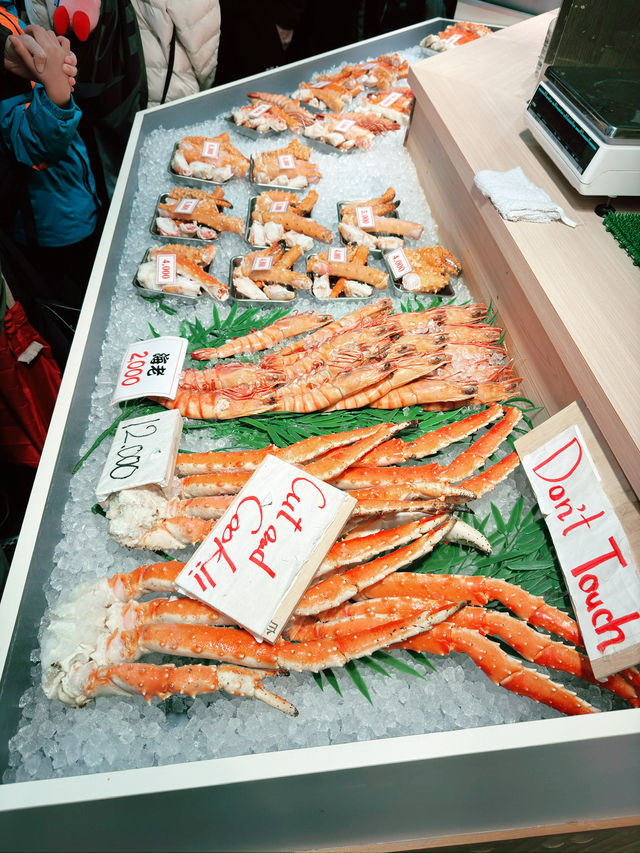 大阪海鮮市場一日遊：黑門市場與木津市場的美食探索🦀🐟