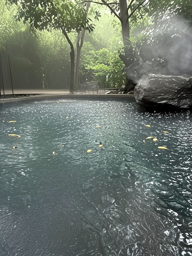 帶住細路浸溫泉遇暴雨！3個伏位令我諗住遁地