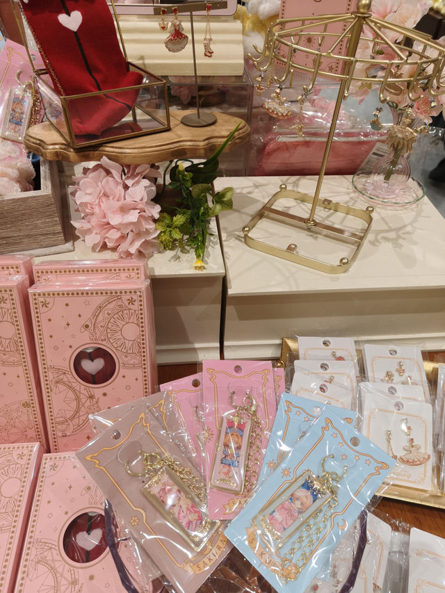 大阪百變小櫻快閃店｜誰的童年DNA動了