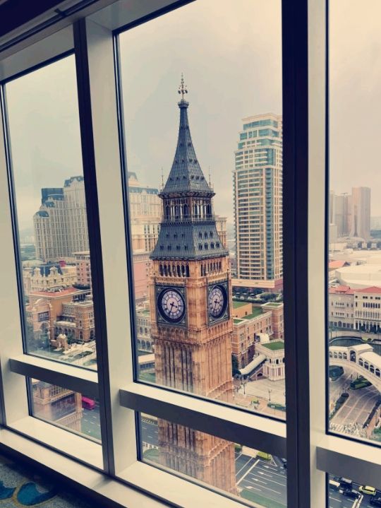澳門天際雲端奢華！瑞吉酒店無邊泳池絕景體驗