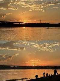 瀋陽丁香湖日落：城市邊緣嘅浪漫劇場