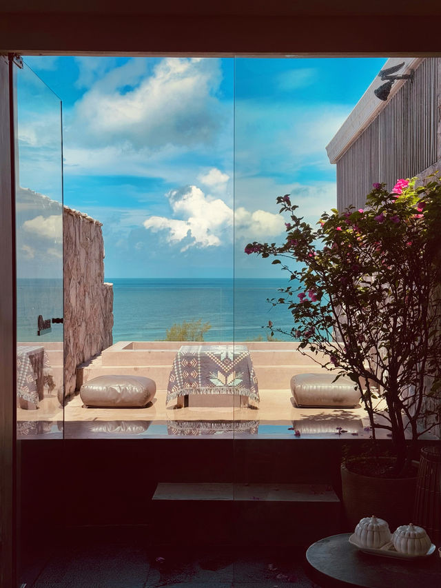 在海景房吹住冷氣睇海！