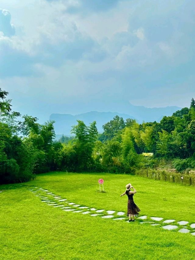 Spring Mountain Hotel at the Foot of Qingcheng Mountain is totally my spiritual home!** 🏡  
