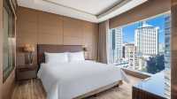 Discovering a New Gem in Kunming! The Ultimate Combo: Dongfeng Square + Crowne Plaza Hotel 