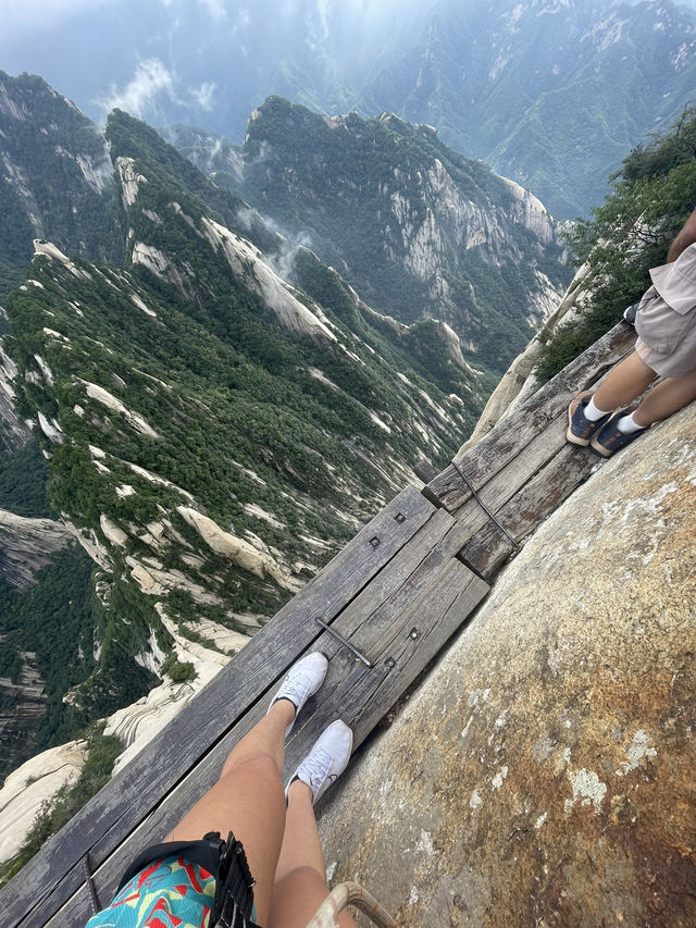ULTIMATE CHINA 15 DAYS TRIP : PANDAS, ADRENALINE AND KARAOKE BARS