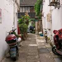 Cozy Alleys in Qibao Ancient Town 🏮🌧️
