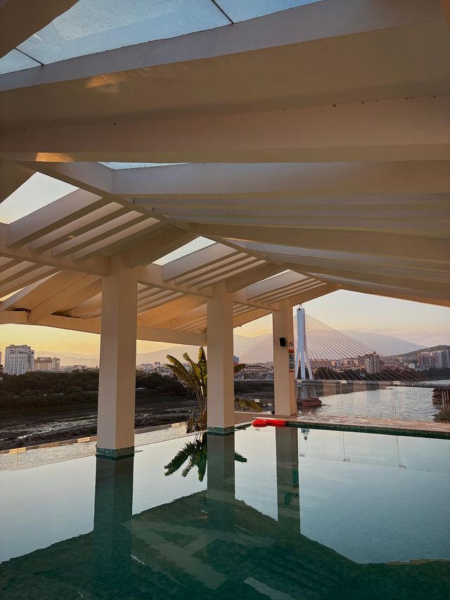 人均百元！版納江景酒店躺看瀾滄江