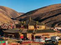 藏地深處的信仰之光！亞青寺，被萬千紅屋點亮的修行秘境  
如果你對藏地的信仰充滿嚮往，那一定要來一次