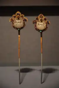 逛梁莊王珍藏館，被明代王室審美按頭種草