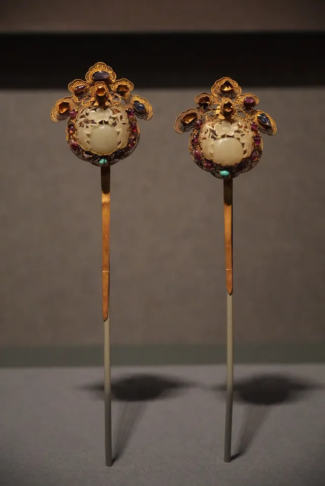 逛梁莊王珍藏館，被明代王室審美按頭種草