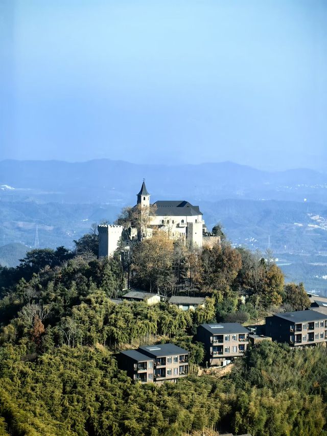 秋染莫干山，別有風味