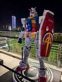 上海徐匯西岸驚現機甲聖誕樹!夜拍打卡聖地