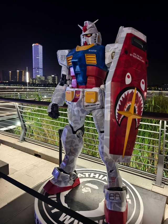 上海徐匯西岸驚現機甲聖誕樹!夜拍打卡聖地 上海徐匯西岸驚現機甲聖誕樹!夜拍打卡聖地