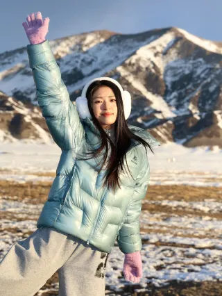 There is a kind of blue called "Sayram Lake" 