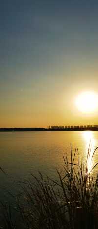 夕陽映照下的歐式建築構成的絕美風景