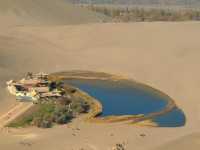 敦煌月牙泉|鳴沙山環抱的沙漠新月